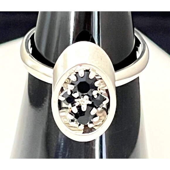 Vintage Ring Silver Tone Prong Set Black Rhinestones Mid Century Modern 4I - Picture 2 of 3